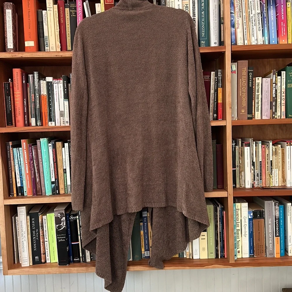 Barefoot Dreams Island Wrap - Picture 3 of 9